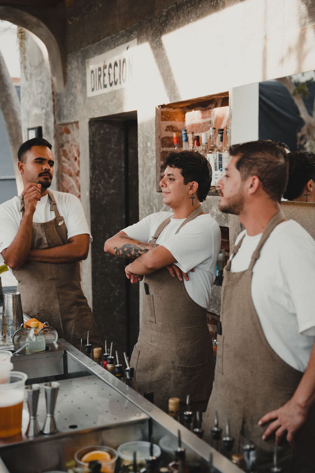 Equipo de Kitchen en la barra del restaurante